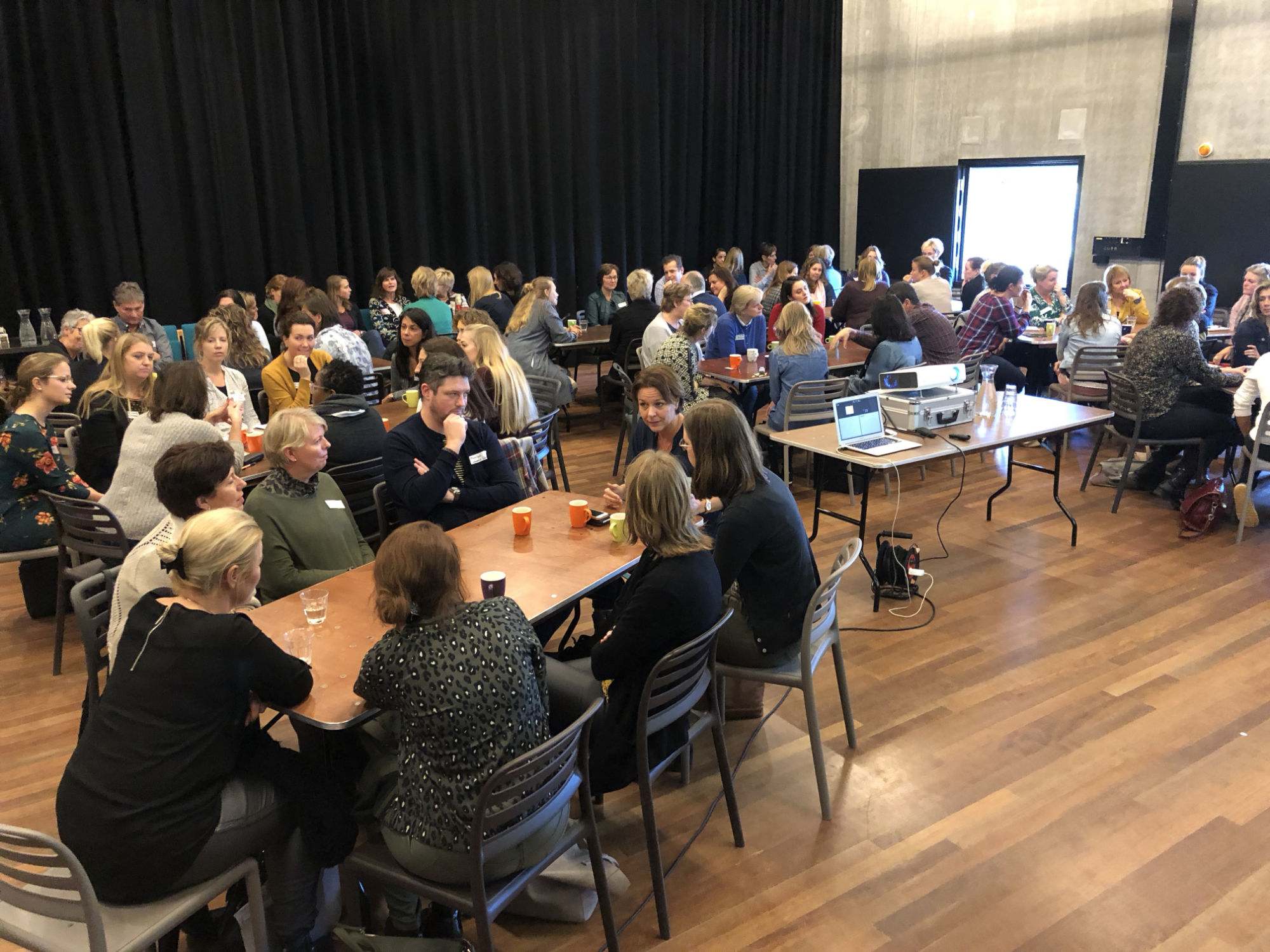 Volle zaal projectondersteuners