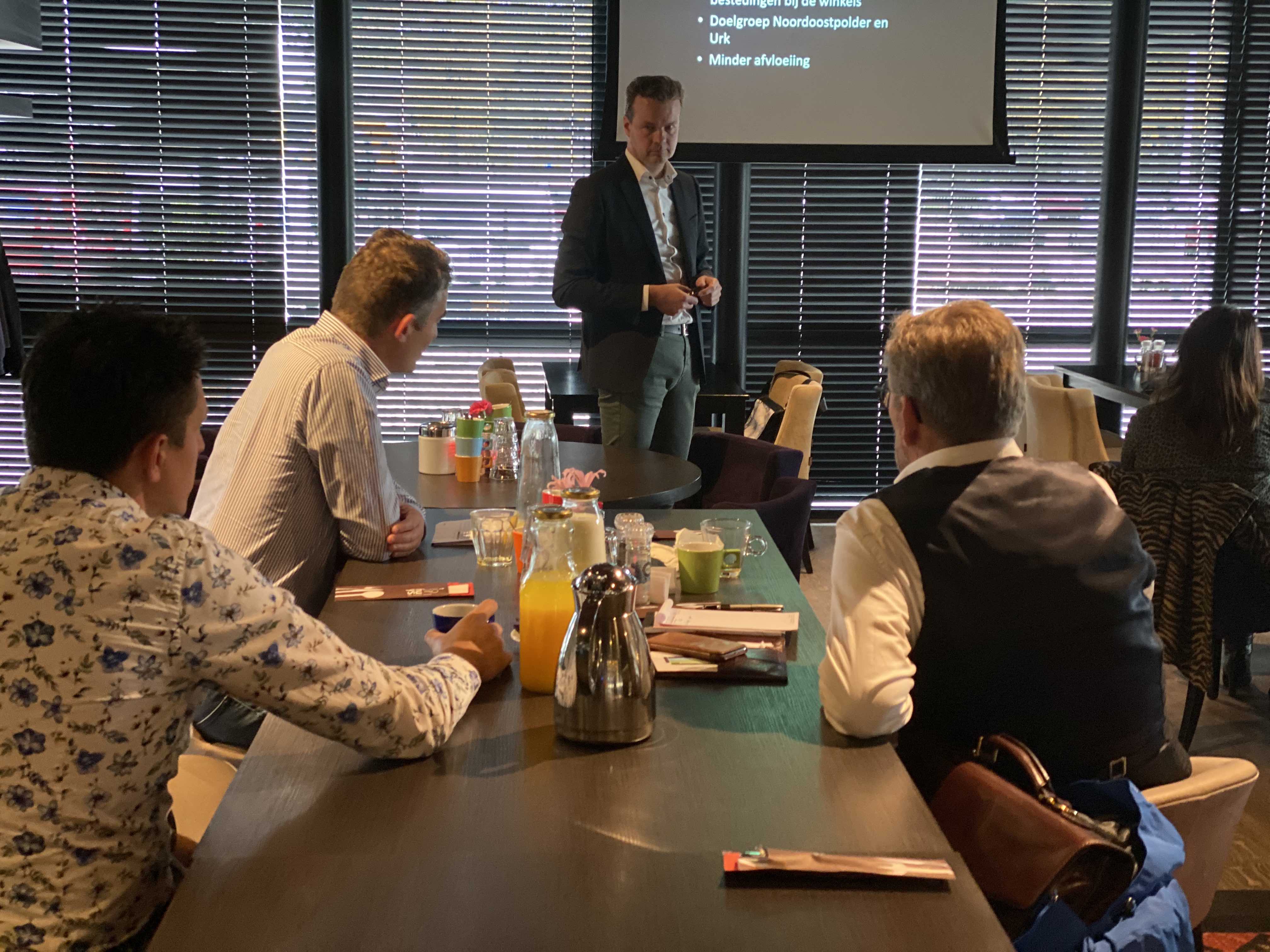 Jeroen tijdens lunchpresentatie