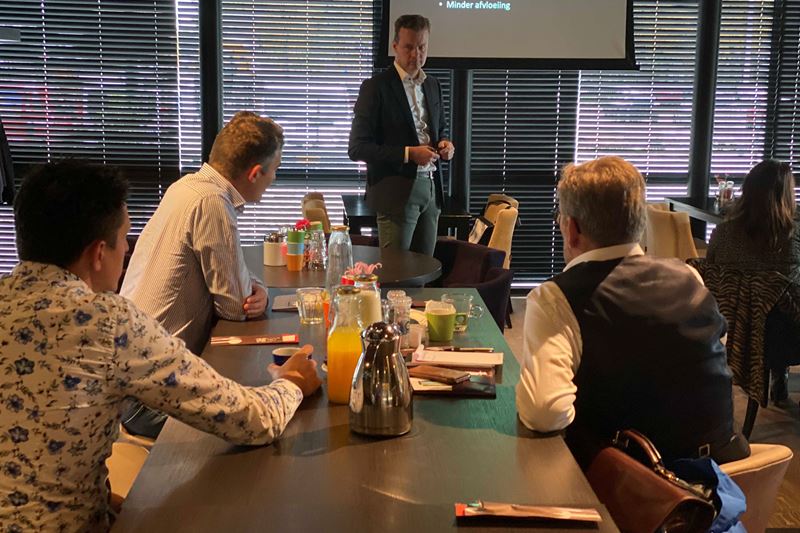 Jeroen tijdens lunchpresentatie Jeroen tijdens lunchpresentatie